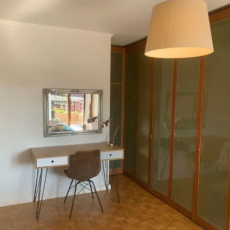 Lake View Apartment *